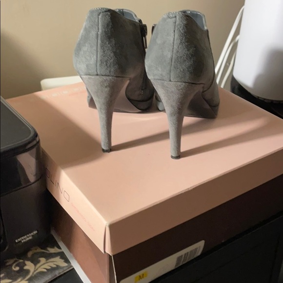 Bandolino Gray Suede Heel booties size 7M - Picture 3 of 9